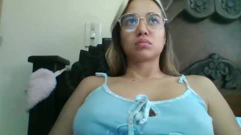 Snapshot of triana_bell chatting on 01-12-25, 03:57 triana_bell online show from 01-12-25, 03:57