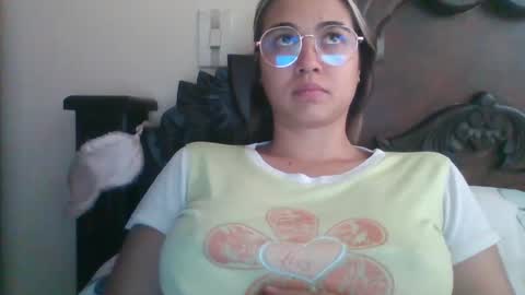 Snapshot of triana_bell chatting on 03-09-25, 03:49 triana_bell online show from 03-09-25, 03:49