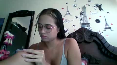 Snapshot of triana_bell chatting on 10-02-25, 05:31 triana_bell online show from 10-02-25, 05:31