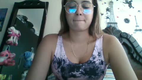 Snapshot of triana_bell chatting on 10-11-25, 01:53 triana_bell online show from 10-11-25, 01:53