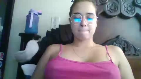 Snapshot of triana_bell chatting on 10-15-25, 05:02 triana_bell online show from 10-15-25, 05:02