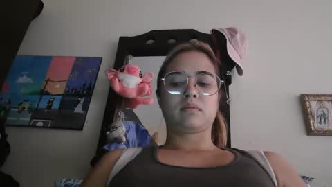 triana_bell online show from 02-15-26, 06:04