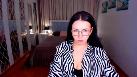TriciaDaisy online show from 05-11-26, 03:18
