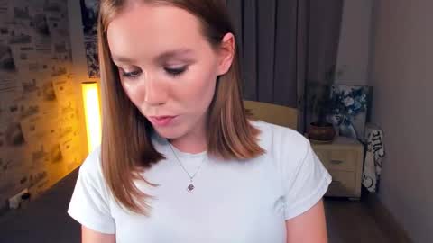 Snapshot of trinahillier chatting on 10-13-25, 06:41 Bubbles online show from 10-13-25, 06:41