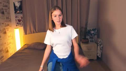 Snapshot of trinahillier chatting on 10-14-25, 05:36 Bubbles online show from 10-14-25, 05:36