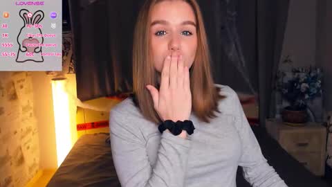 Snapshot of trinahillier chatting on 11-06-25, 07:15 Bubbles online show from 11-06-25, 07:15