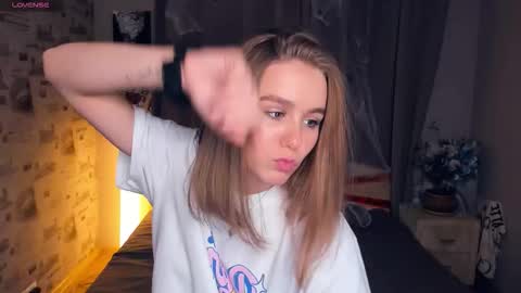 Snapshot of trinahillier chatting on 11-09-25, 07:01 Bubbles online show from 11-09-25, 07:01