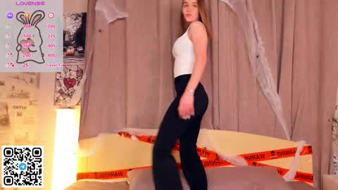 Snapshot of trinahillier chatting on 11-18-25, 07:07 Bubbles online show from 11-18-25, 07:07