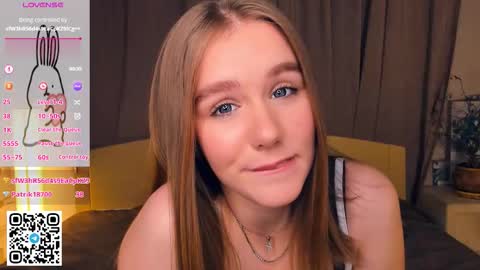 Snapshot of trinahillier chatting on 11-25-25, 07:14 Bubbles online show from 11-25-25, 07:14