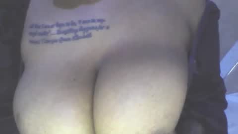 Snapshot of trinahluicy chatting on 04-11-26, 08:18 trinahluicy online show from 04-11-26, 08:18