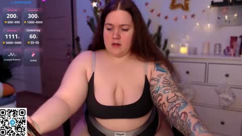 Snapshot of trinititi chatting on 12-16-24, 06:16 Tina online show from 12-16-24, 06:16