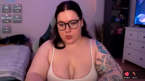 Snapshot of trinititi chatting on 11-06-25, 11:44 Tina online show from 11-06-25, 11:44