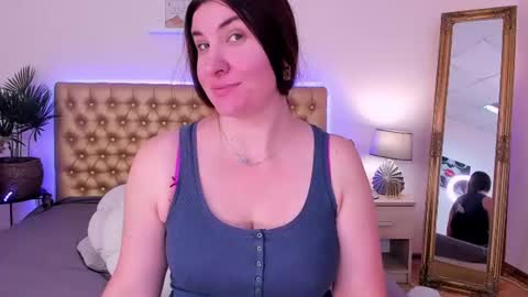 Mia online show from 07-21-26, 05:10
