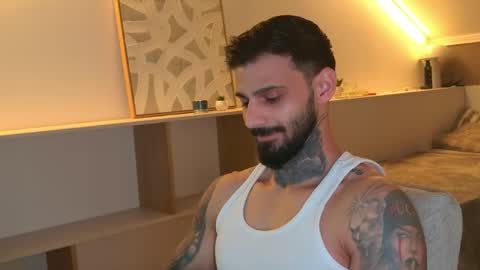 Snapshot of tristangreyaura chatting on 04-02-26, 05:49 Trystan Grey online show from 04-02-26, 05:49