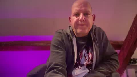Snapshot of tritonspace chatting on 09-22-25, 04:14 Triton online show from 09-22-25, 04:14