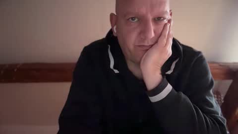 Snapshot of tritonspace chatting on 10-19-25, 01:34 Triton online show from 10-19-25, 01:34