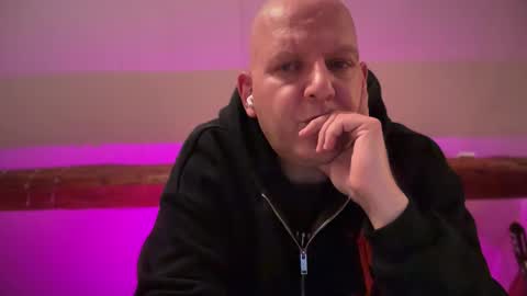 Snapshot of tritonspace chatting on 10-20-25, 02:56 Triton online show from 10-20-25, 02:56