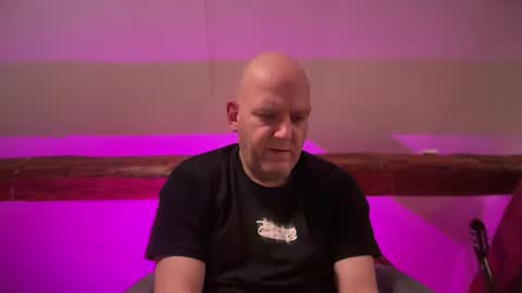 Snapshot of tritonspace chatting on 10-24-25, 05:04 Triton online show from 10-24-25, 05:04