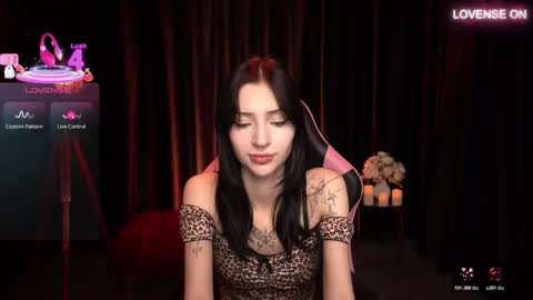 Snapshot of trix_void chatting on 11-13-25, 10:25 trix_void online show from 11-13-25, 10:25