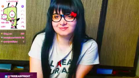 trixiedoescamcam online show from 10-27-25, 10:36