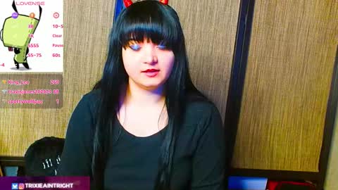 trixiedoescamcam online show from 10-28-25, 10:45