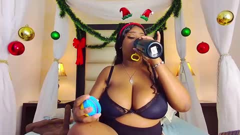 Snapshot of trixiemar chatting on 12-28-24, 04:09 TrixieMar online show from 12-28-24, 04:09