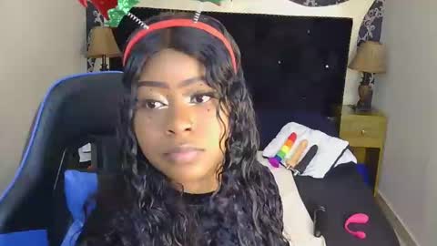 Snapshot of trixiemar chatting on 12-31-24, 01:08 TrixieMar online show from 12-31-24, 01:08