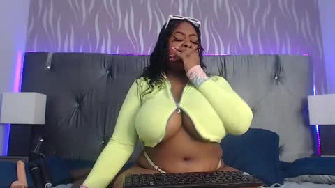 Snapshot of trixiemar chatting on 02-03-25, 04:31 TrixieMar online show from 02-03-25, 04:31