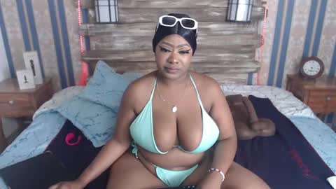 Snapshot of trixiemar chatting on 09-27-25, 02:00 TrixieMar online show from 09-27-25, 02:00