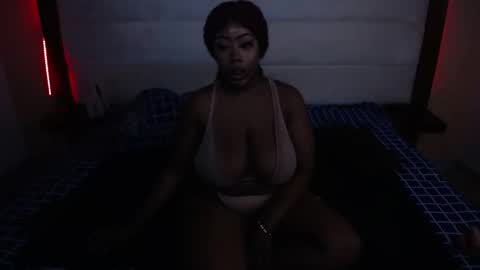 Snapshot of trixiemar chatting on 10-14-25, 02:40 TrixieMar online show from 10-14-25, 02:40