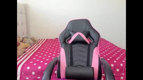 Snapshot of trizzytariaa chatting on 01-16-25, 08:43 Taria online show from 01-16-25, 08:43