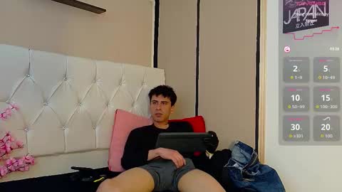 Snapshot of troy_boy20 chatting on 10-06-25, 10:29 Troy online show from 10-06-25, 10:29