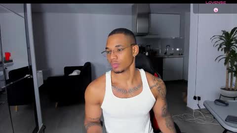 Snapshot of troywesly_ chatting on 09-26-25, 01:31 Troy wesly online show from 09-26-25, 01:31