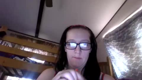 Snapshot of truckerswifetobe chatting on 12-12-24, 06:31 TruckersWifeToBe online show from 12-12-24, 06:31