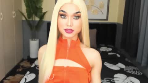 Snapshot of ts_elijah chatting on 12-17-24, 12:01 Saskia online show from 12-17-24, 12:01