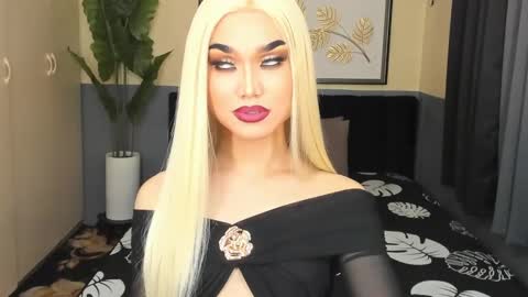 Snapshot of ts_elijah chatting on 12-22-24, 10:06 Saskia online show from 12-22-24, 10:06