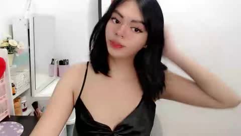 Dhalia online show from 10-15-25, 06:02