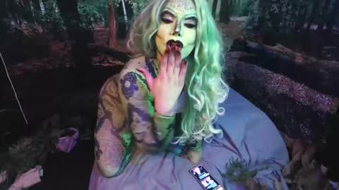 Snapshot of tsblondienyc chatting on 10-24-25, 12:19 Jessie online show from 10-24-25, 12:19