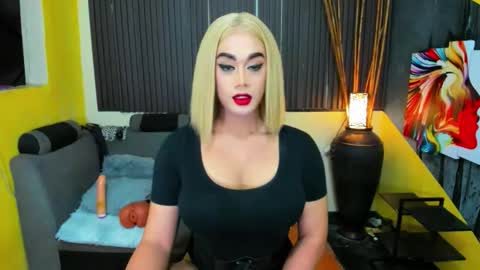 Snapshot of tsmamahmerslove chatting on 01-09-26, 10:55 Nicoleeee online show from 01-09-26, 10:55