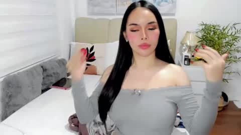 Snapshot of tspearlofasia chatting on 03-24-26, 09:58 Graciella online show from 03-24-26, 09:58