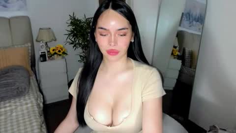 Snapshot of tspearlofasia chatting on 04-13-26, 09:04 Graciella online show from 04-13-26, 09:04