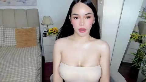 Snapshot of tspearlofasia chatting on 04-21-26, 06:52 Graciella online show from 04-21-26, 06:52