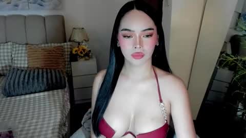 Snapshot of tspearlofasia chatting on 04-22-26, 07:11 Graciella online show from 04-22-26, 07:11