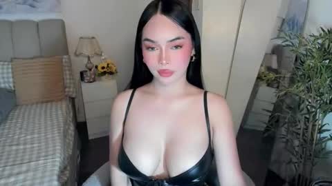 Snapshot of tspearlofasia chatting on 05-04-26, 11:06 Graciella online show from 05-04-26, 11:06