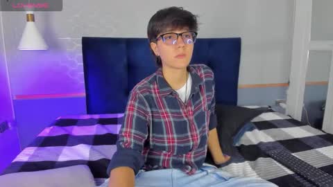 Snapshot of tsuki_maru chatting on 09-19-25, 07:47 Maru online show from 09-19-25, 07:47