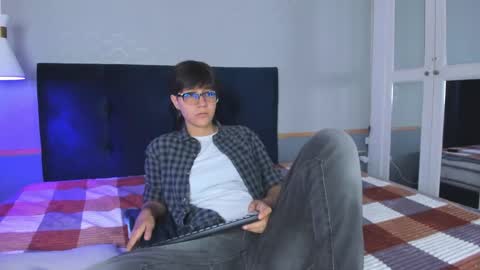 Snapshot of tsuki_maru chatting on 09-20-25, 08:10 Maru online show from 09-20-25, 08:10