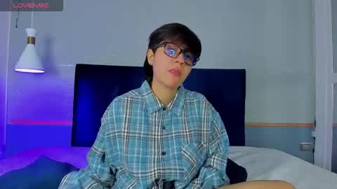 Snapshot of tsuki_maru chatting on 11-04-25, 01:43 Maru online show from 11-04-25, 01:43