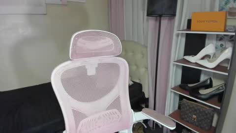 Snapshot of tsuncutrhein chatting on 10-12-25, 08:30 tsuncutrhein online show from 10-12-25, 08:30