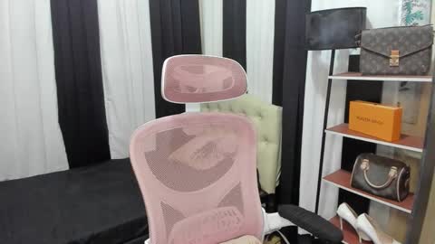 Snapshot of tsuncutrhein chatting on 11-08-25, 08:03 tsuncutrhein online show from 11-08-25, 08:03