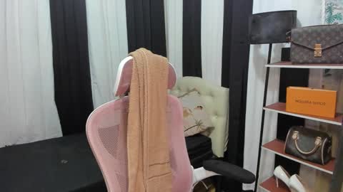 Snapshot of tsuncutrhein chatting on 11-10-25, 09:52 tsuncutrhein online show from 11-10-25, 09:52